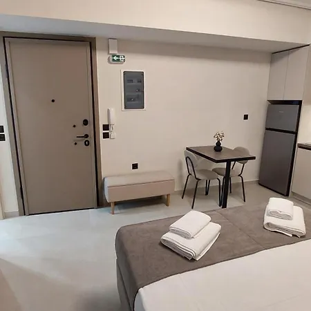 Luna House * Chalkís